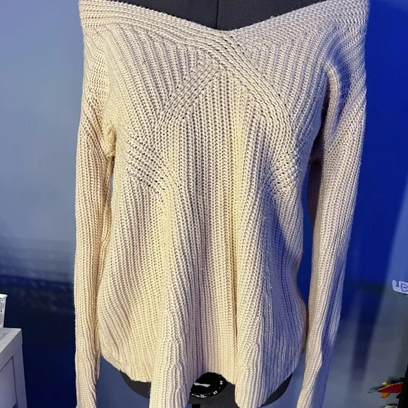 Chic Cream Off-the-Shoulder Sweater with Ribbed Texture - Picture 2 of 3